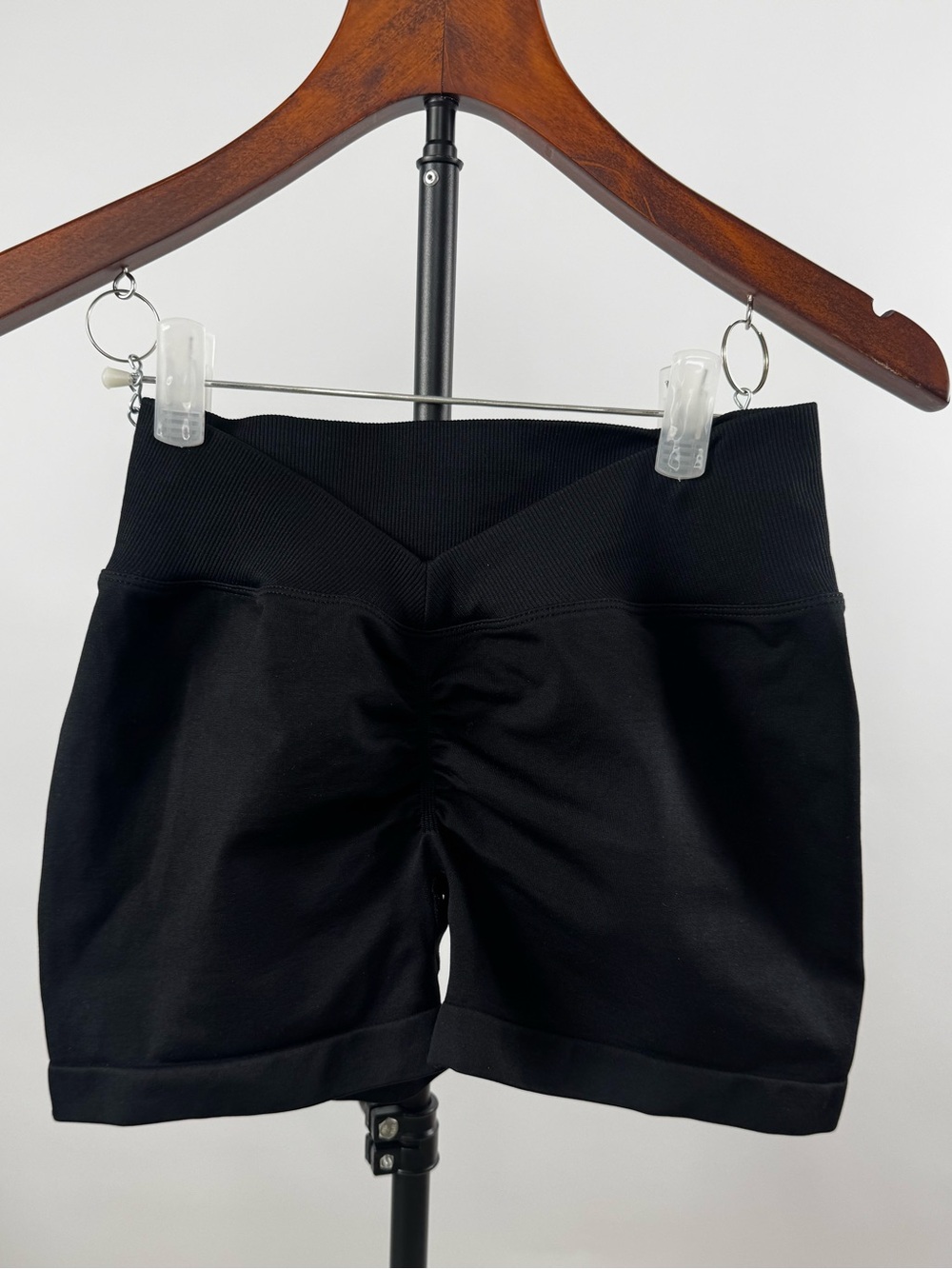 Black V Back Scrunch Butt Fitted Athletic Shorts Size M